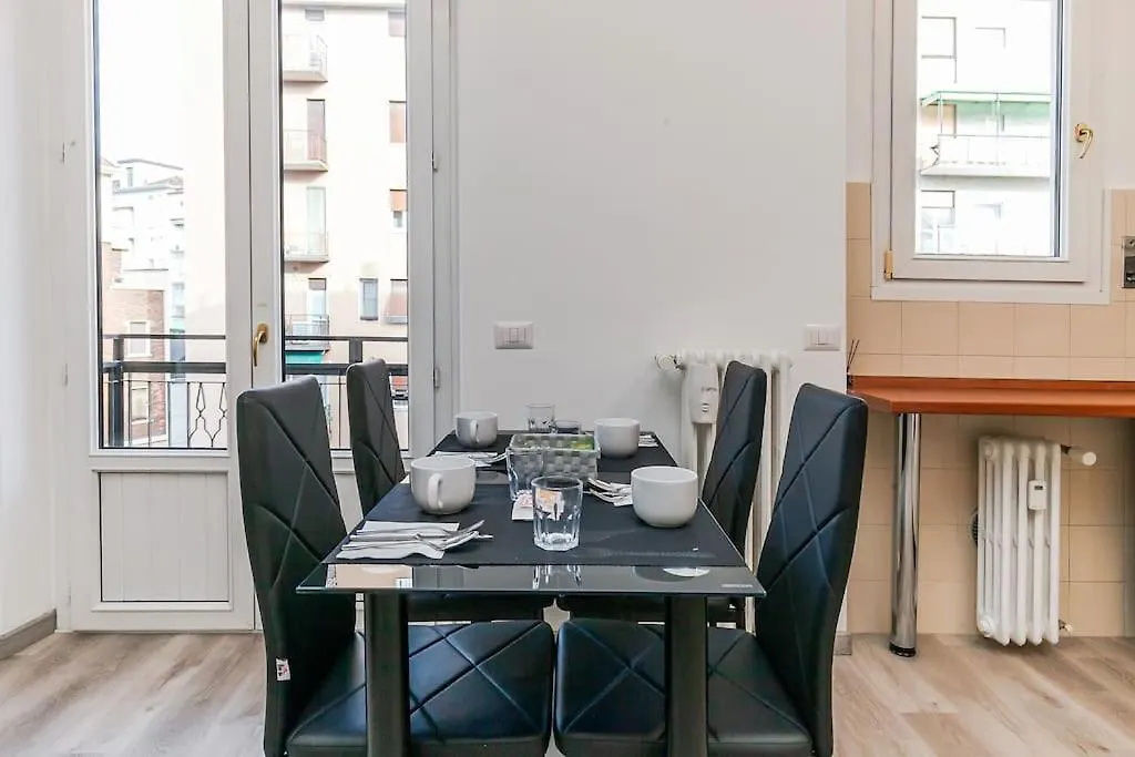 Bicocca Metro House Apartment Milan